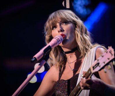 Taylor Swift Playing Guitar